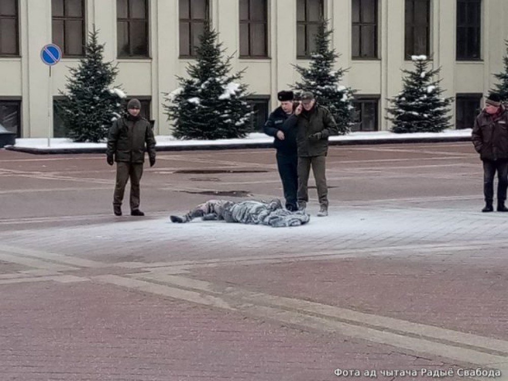 Protest EXTREM în Belarus! ŞI-A DAT FOC în faţa guvernului